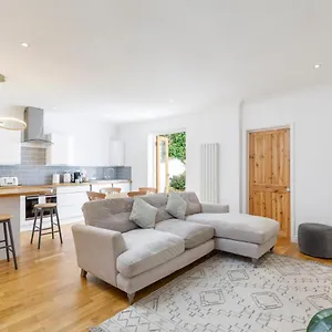 Lovely, Centrally Located 2-bedroom With Patio Apartment