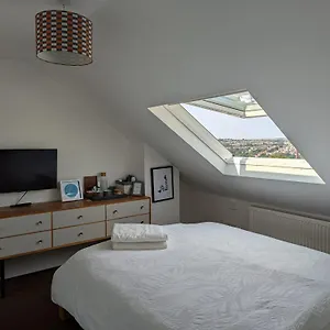 South Downs View-private Parking Homestay